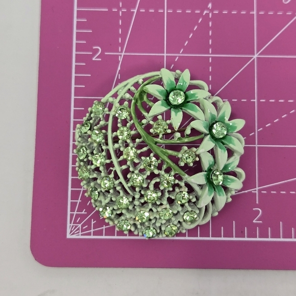 VINTAGE DEMI PARURE GREEN FLOWER & RHINESTONE BROOCH CLIP ON EARRINGS JEWELRY - Picture 8 of 12